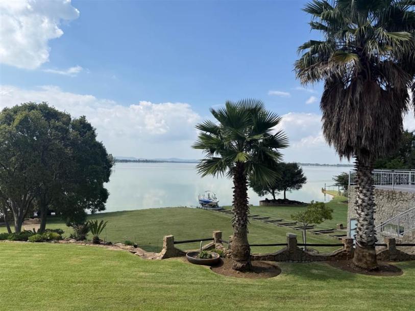 6 Bedroom House in Vaal Dam-3