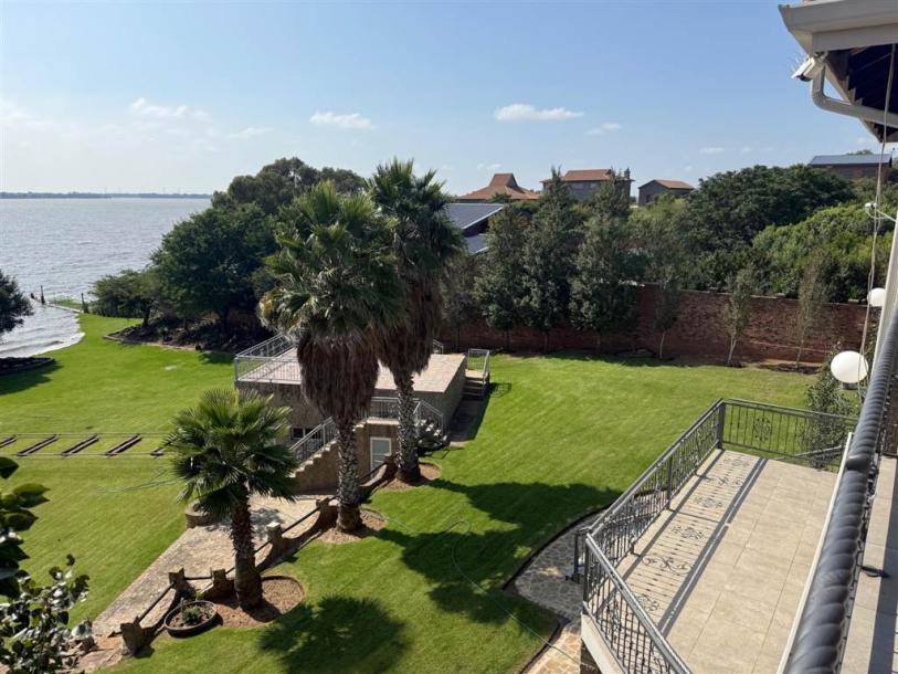 6 Bedroom House in Vaal Dam-4