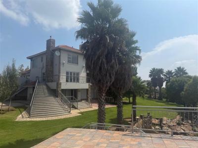 6 Bedroom House in Vaal Dam-7