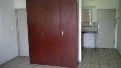 Bachelor apartment in Braamfontein