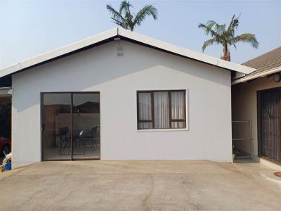 2 Bedroom Garden Cottage in Brindhaven-0