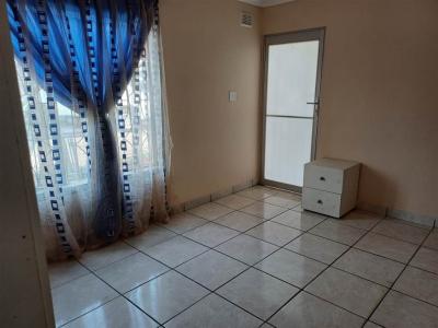 2 Bedroom Garden Cottage in Brindhaven-9