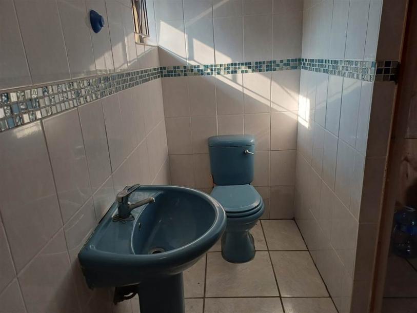 2 Bedroom Garden Cottage in Brindhaven-10