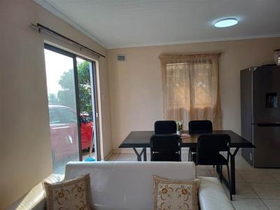 2 Bedroom Garden Cottage in Brindhaven-5