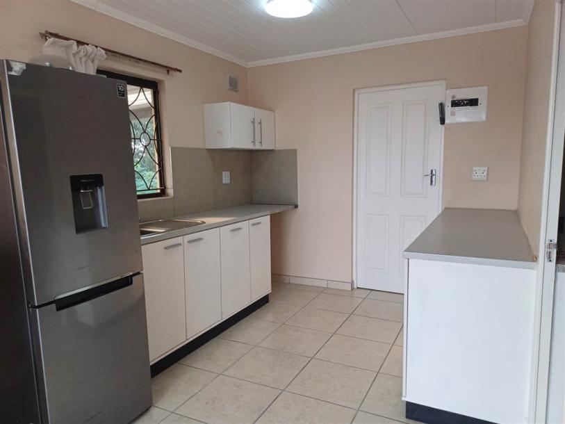 2 Bedroom Garden Cottage in Brindhaven-6