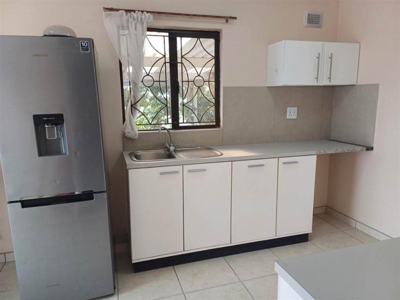 2 Bedroom Garden Cottage in Brindhaven-7