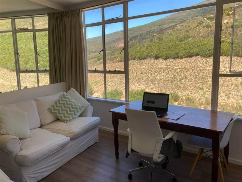 Studio apartment in Vredehoek-1