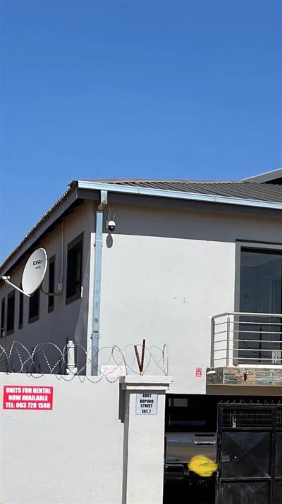 Bachelor apartment in Mamelodi-3