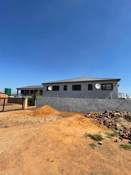 Bachelor apartment in Mamelodi-6