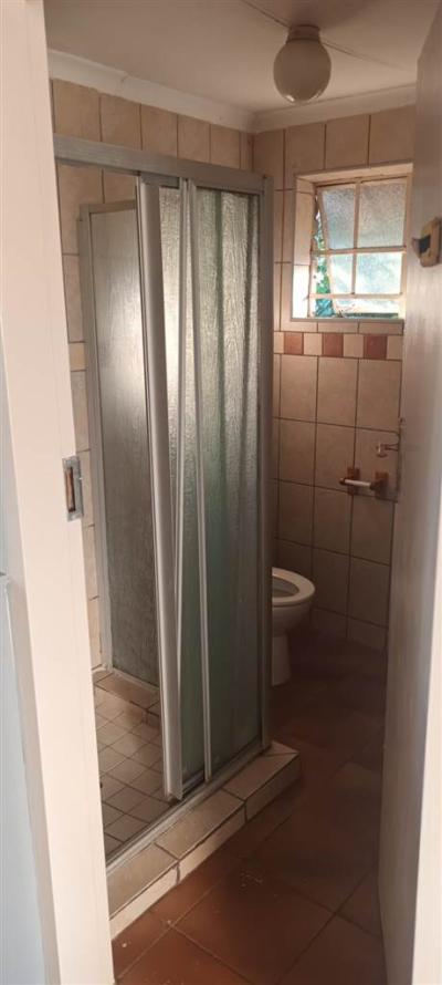 Bachelor apartment in Lyttelton Manor-1