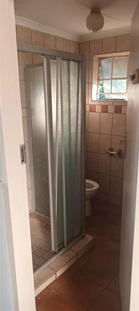 Bachelor apartment in Lyttelton Manor-1