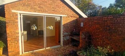 Bachelor apartment in Lyttelton Manor-5