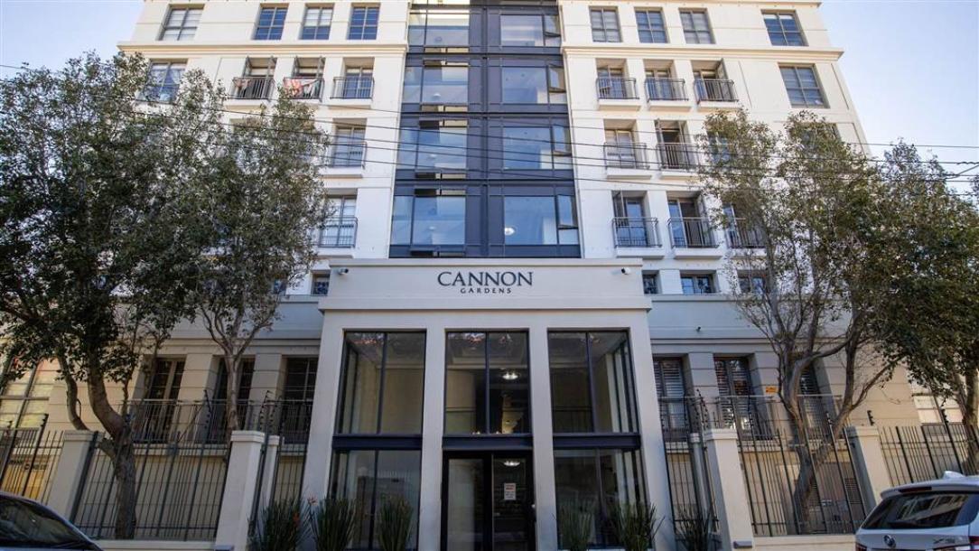 2 Bedroom Flat in Cape Town City Centre-1