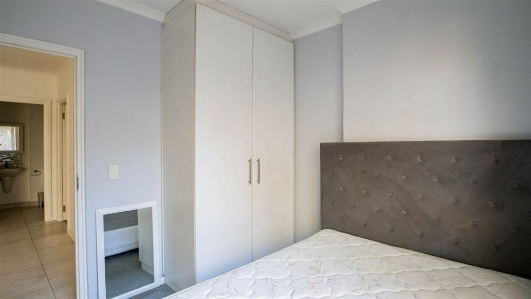 2 Bedroom Flat in Cape Town City Centre-10