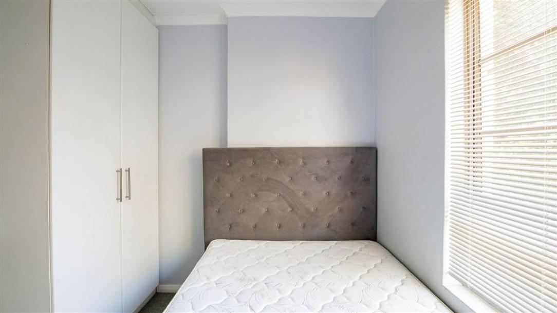 2 Bedroom Flat in Cape Town City Centre-11