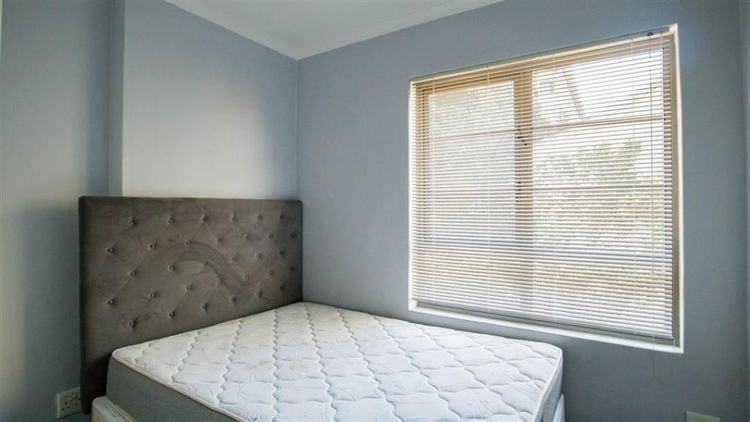 2 Bedroom Flat in Cape Town City Centre-12