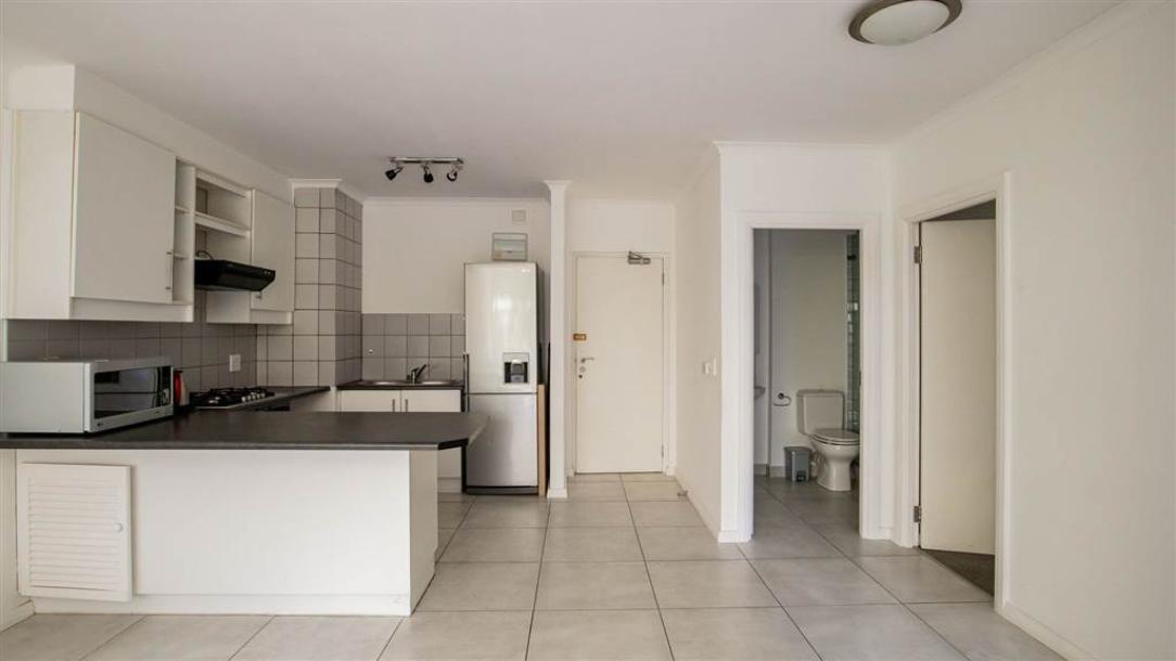 2 Bedroom Flat in Cape Town City Centre-14