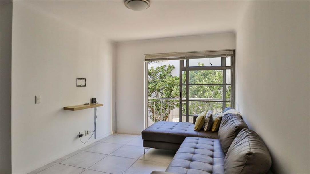 2 Bedroom Flat in Cape Town City Centre-16