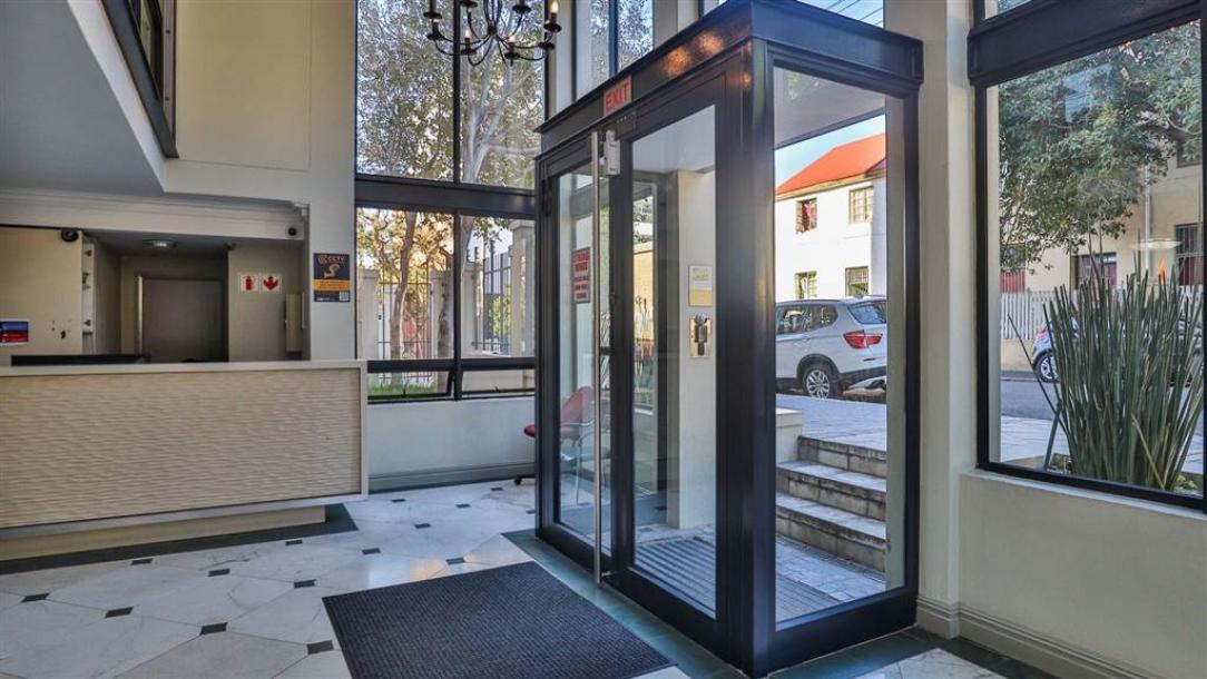 2 Bedroom Flat in Cape Town City Centre-2