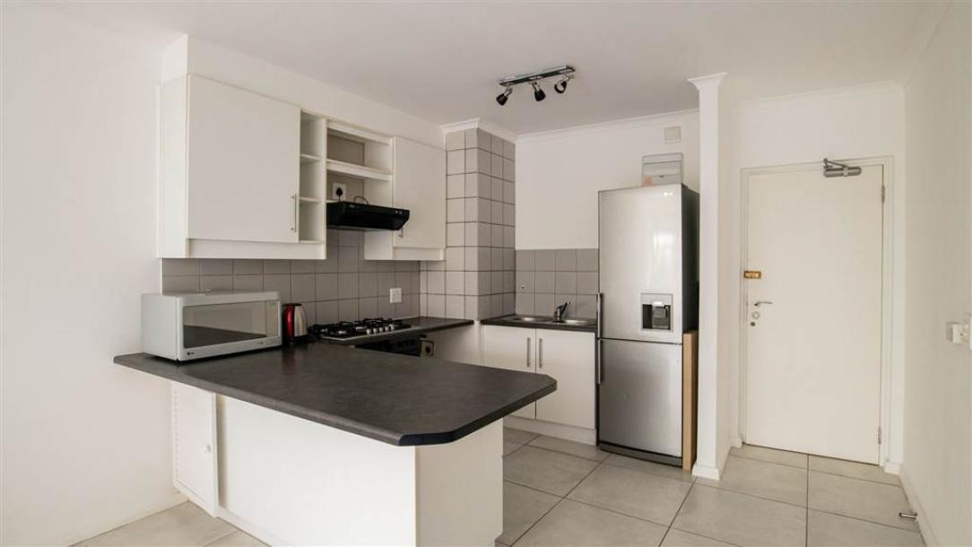 2 Bedroom Flat in Cape Town City Centre-20