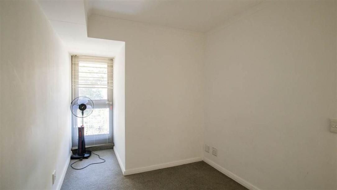 2 Bedroom Flat in Cape Town City Centre-7