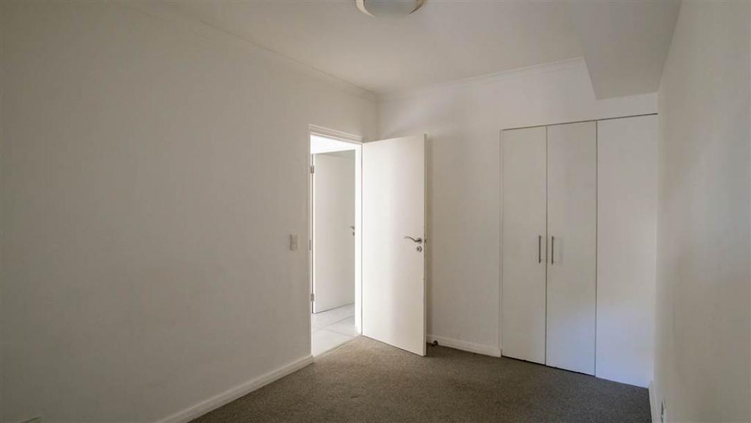 2 Bedroom Flat in Cape Town City Centre-8