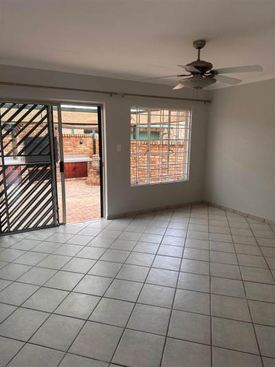 3 Bedroom Townhouse in Highveld-15