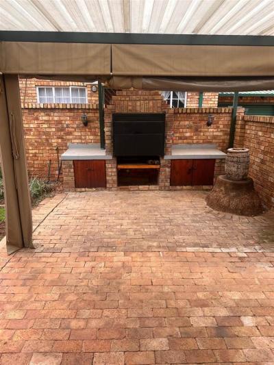 3 Bedroom Townhouse in Highveld-7
