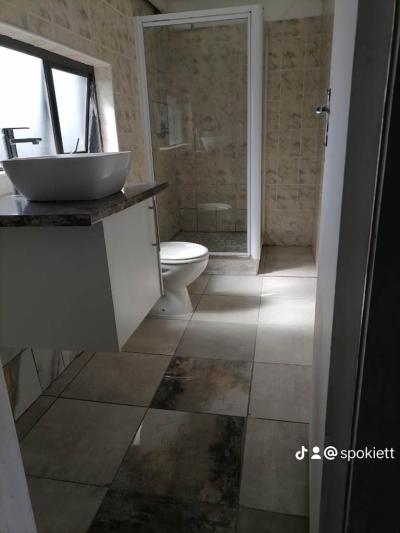 2 Bedroom Flat in Greenfields-14