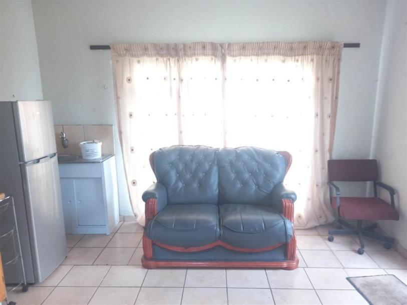 1 Bedroom Garden Cottage in Tasbet Park-2