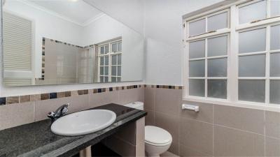 3 Bedroom Apartment in Willard Beach-5