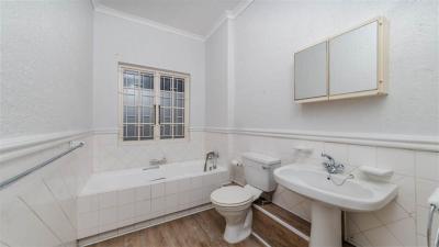 3 Bedroom Apartment in Willard Beach-6