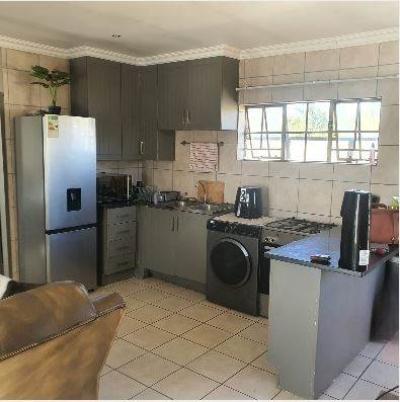 1 Bedroom Townhouse in Doornpoort and surrounds