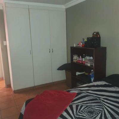 2 Bedroom House in Doornpoort and surrounds-10