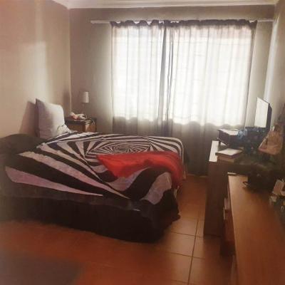 2 Bedroom House in Doornpoort and surrounds-11