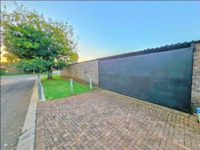 2 Bedroom House in Doornpoort and surrounds-2