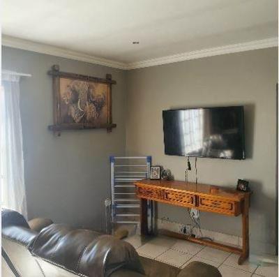 1 Bedroom Townhouse in Doornpoort and surrounds-1