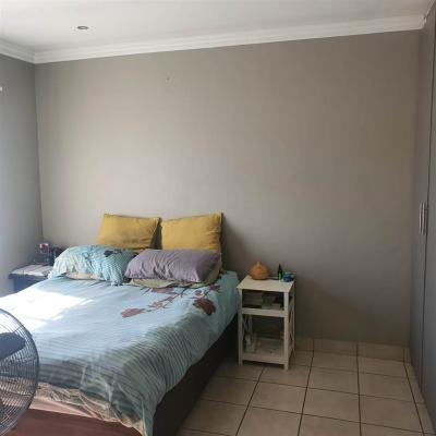 1 Bedroom Townhouse in Doornpoort and surrounds-2