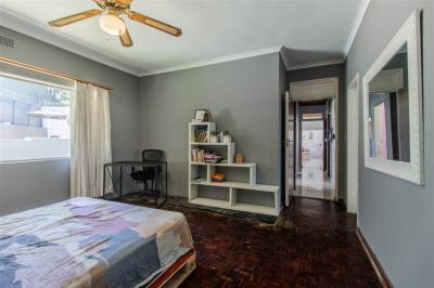 3 Bed House in Bordeaux-16