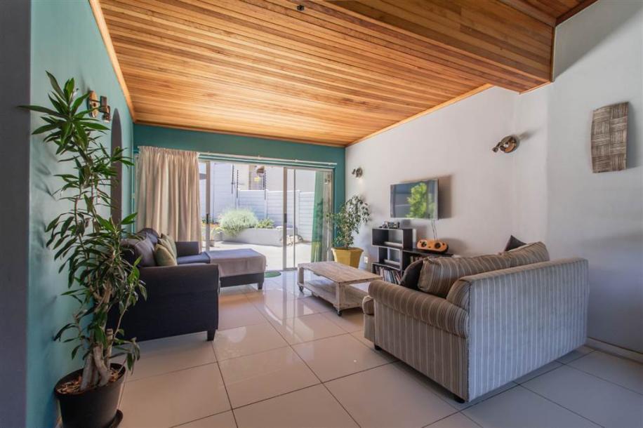 3 Bed House in Bordeaux-2