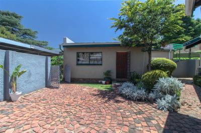 3 Bed House in Bordeaux-18