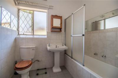 3 Bed House in Bordeaux-17
