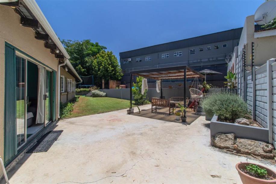 3 Bed House in Bordeaux-8