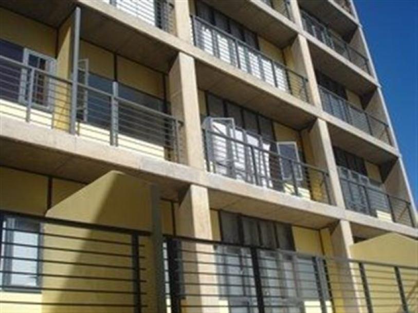 Bachelor apartment in Braamfontein-1