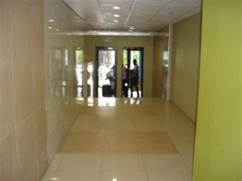 Bachelor apartment in Braamfontein-10