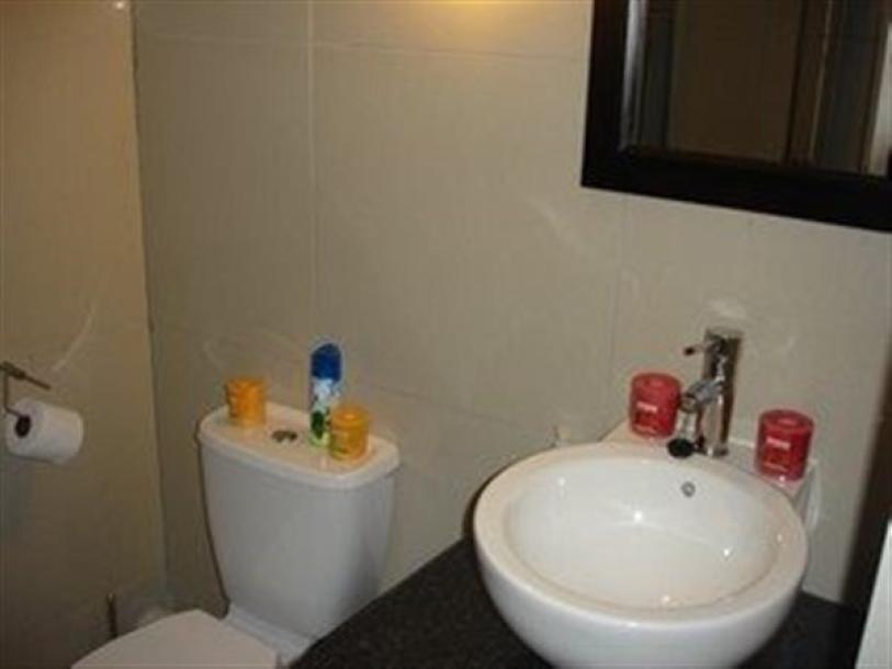 Bachelor apartment in Braamfontein-7