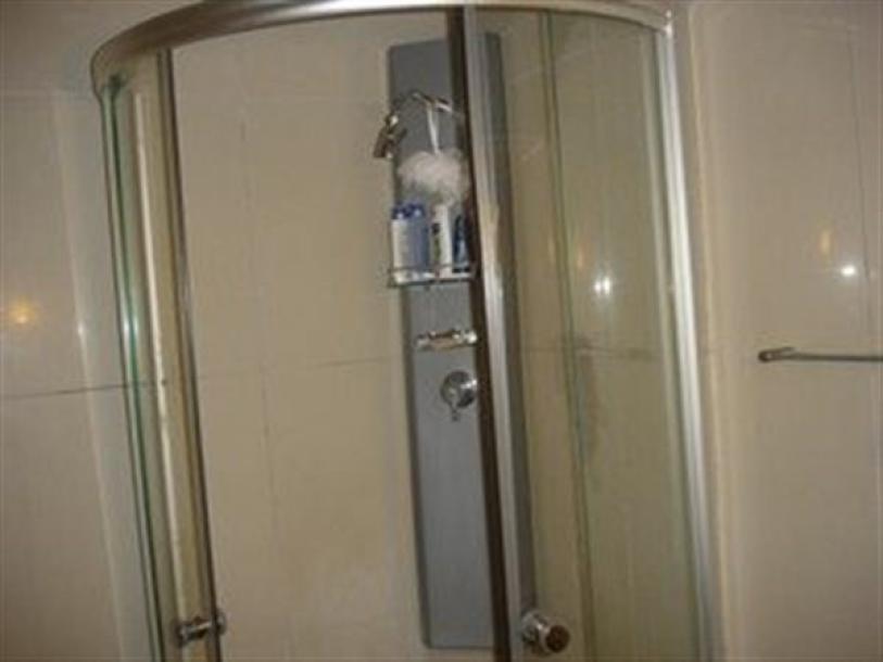 Bachelor apartment in Braamfontein-8