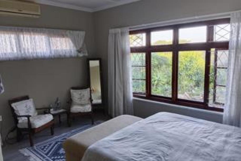 3 Bedroom House for Sale in Uvongo Beach-11