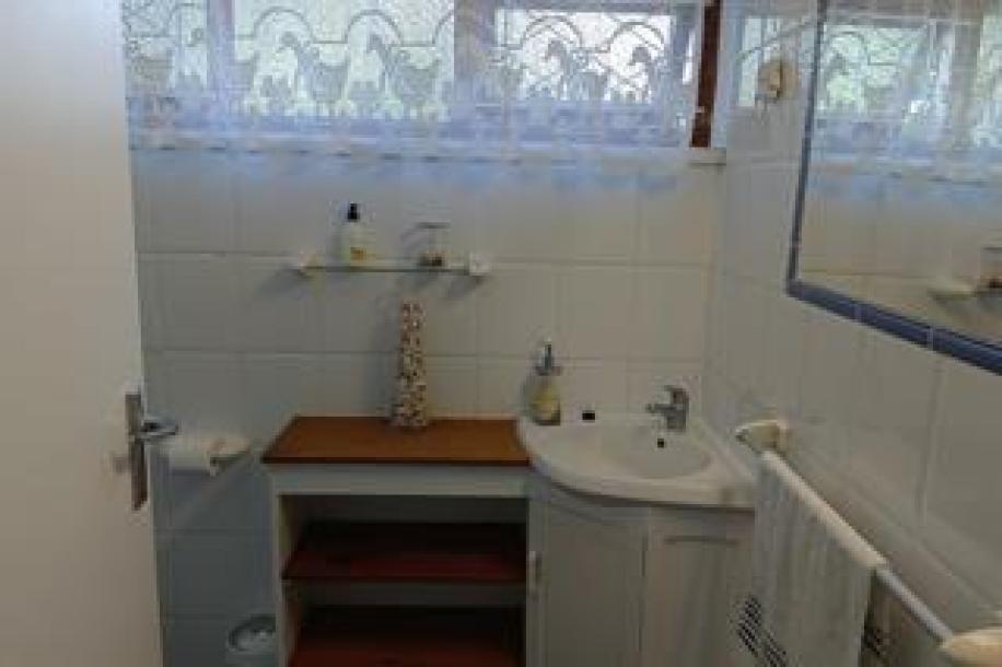 3 Bedroom House for Sale in Uvongo Beach-14