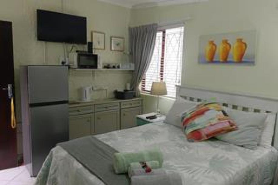 3 Bedroom House for Sale in Uvongo Beach-15